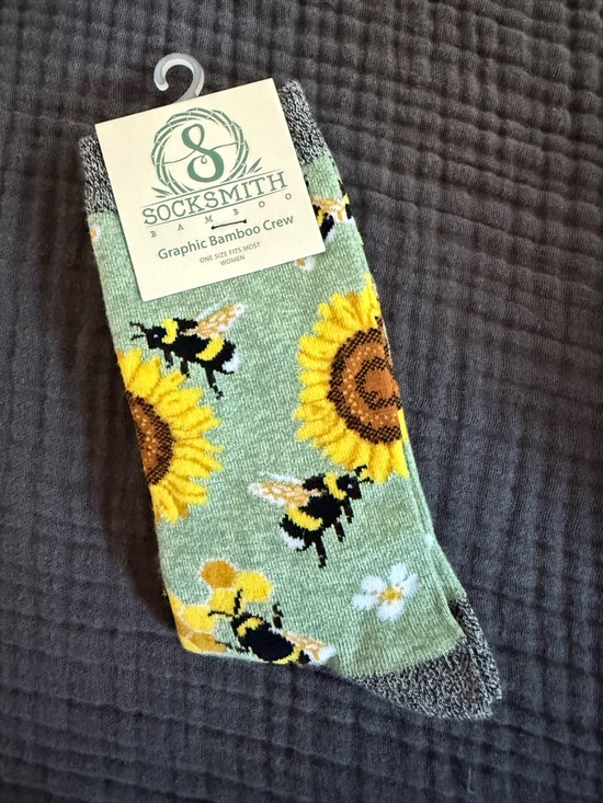 Socksmith Accessories - Graphic Bamboo Crew Socks - Sage with Sunflower & Bee